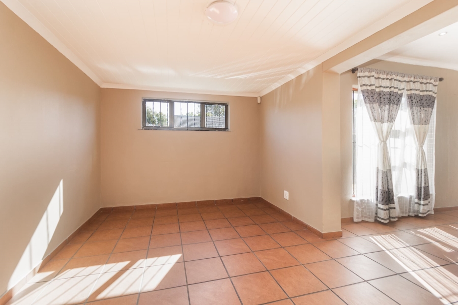 5 Bedroom Property for Sale in Protea Heights Western Cape